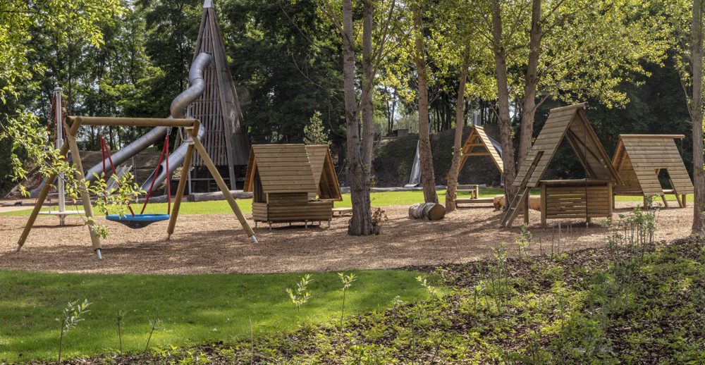 Panorama aire de jeux en bois